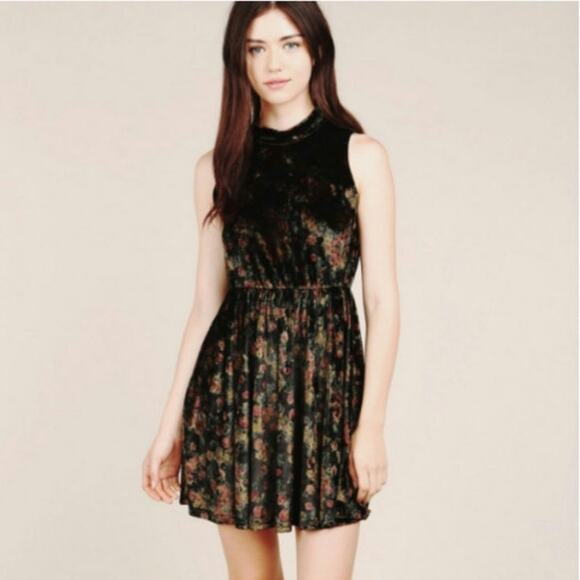 POL velvet mini dress black floral medium - Picture 3 of 3